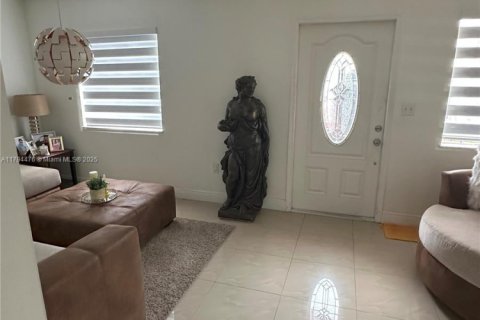 Touwnhouse à vendre à Miami, Floride: 3 chambres, 135.27 m2 № 1671063 - photo 4
