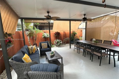Touwnhouse à vendre à Miami, Floride: 3 chambres, 135.27 m2 № 1671063 - photo 18