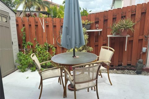 Touwnhouse à vendre à Miami, Floride: 3 chambres, 135.27 m2 № 1671063 - photo 19