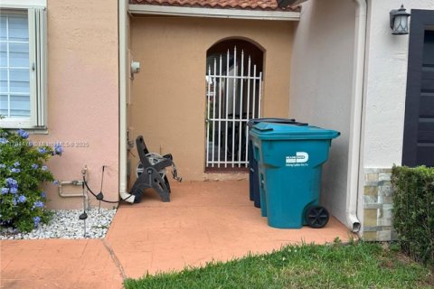 Touwnhouse à vendre à Miami, Floride: 3 chambres, 135.27 m2 № 1671063 - photo 3