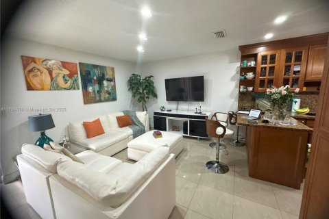 Touwnhouse à vendre à Miami, Floride: 3 chambres, 135.27 m2 № 1671063 - photo 11
