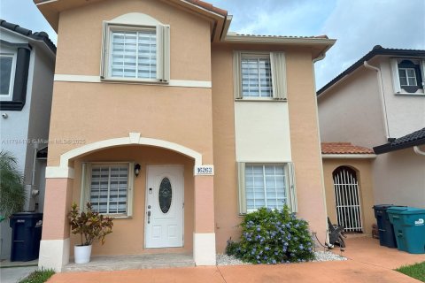 Touwnhouse à vendre à Miami, Floride: 3 chambres, 135.27 m2 № 1671063 - photo 1