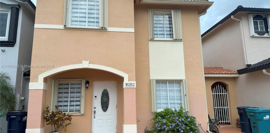 Touwnhouse à Miami, Floride 3 chambres, 135.27 m2 № 1671063