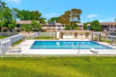 Townhouse in Miami, Florida 3 bedrooms, 141.68 sq.m. № 1846069 - photo 3