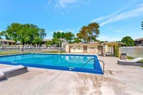Townhouse in Miami, Florida 3 bedrooms, 141.68 sq.m. № 1846069 - photo 4