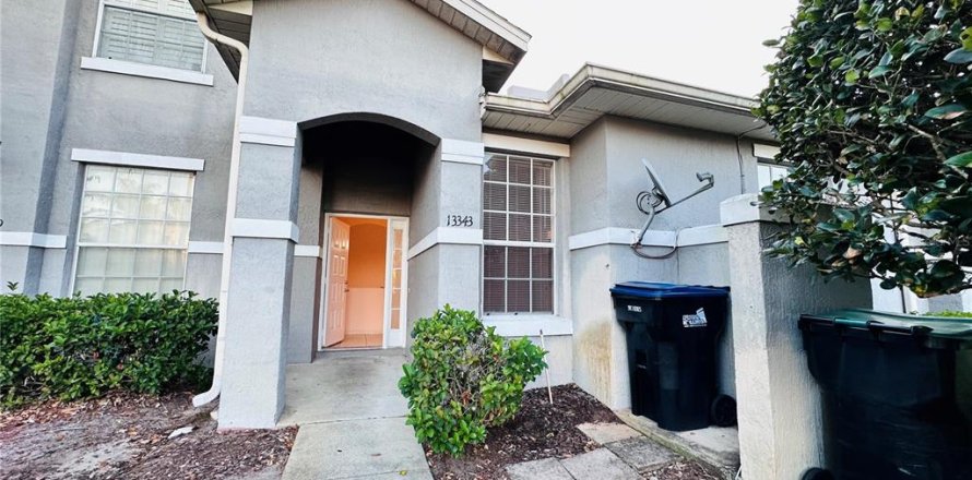 House in Orlando, Florida 3 bedrooms, 105.72 sq.m. № 2277660