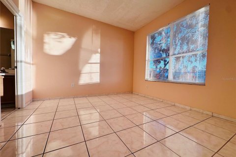 House in Orlando, Florida 3 bedrooms, 105.72 sq.m. № 2277660 - photo 4