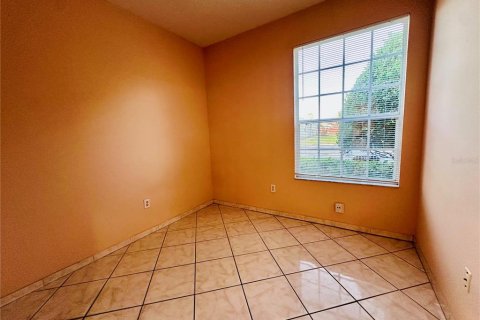 House in Orlando, Florida 3 bedrooms, 105.72 sq.m. № 2277660 - photo 3