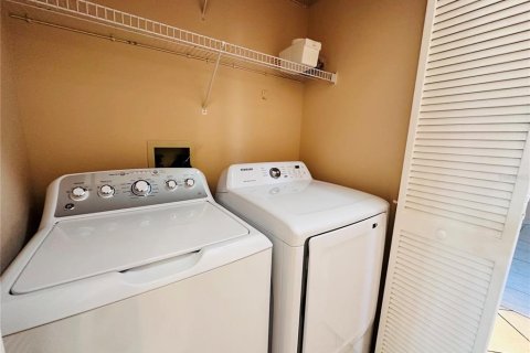 House in Orlando, Florida 3 bedrooms, 105.72 sq.m. № 2277660 - photo 7