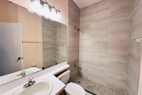 House in Orlando, Florida 3 bedrooms, 105.72 sq.m. № 2277660 - photo 2