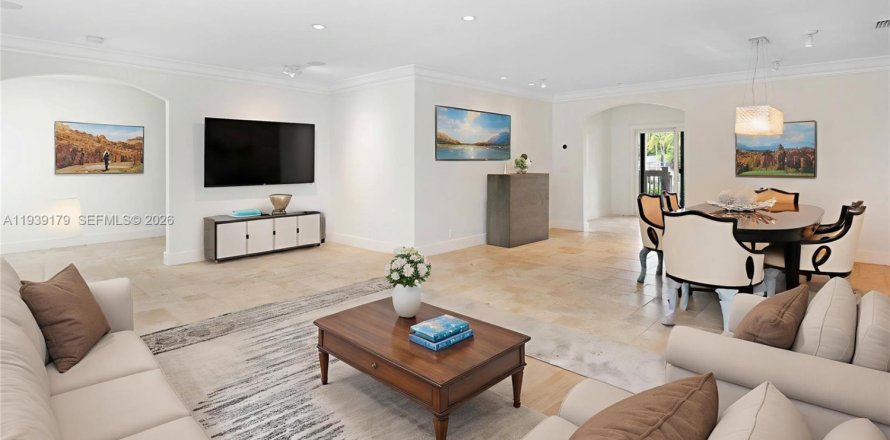 Casa en Hollywood, Florida 5 dormitorios, 328.6 m2 № 1996810