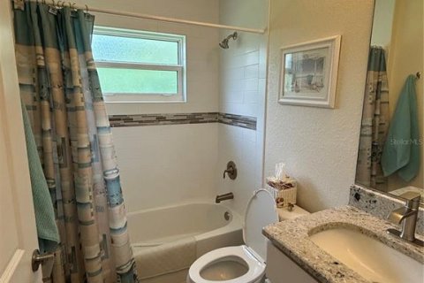 House in North Port, Florida 3 bedrooms, 133.41 sq.m. № 2358246 - photo 11