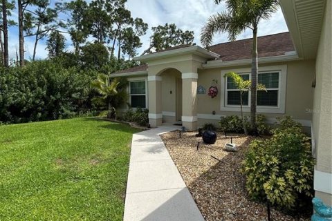 House in North Port, Florida 3 bedrooms, 133.41 sq.m. № 2358246 - photo 2