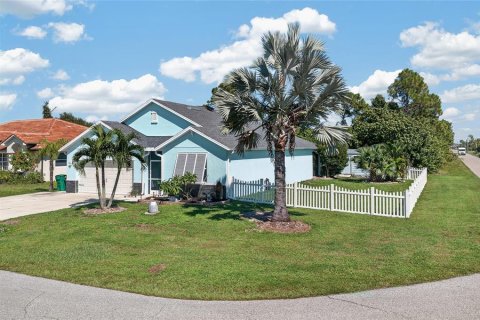 Casa en Port Charlotte, Florida 4 dormitorios, 171.5 m2 № 2416319