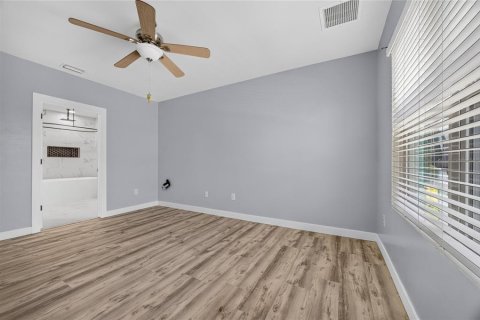 Casa en venta en Port Charlotte, Florida, 4 dormitorios, 171.5 m2 № 2416319 - foto 15