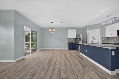 Casa en venta en Port Charlotte, Florida, 4 dormitorios, 171.5 m2 № 2416319 - foto 10