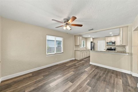 Villa ou maison à vendre à Saint Petersburg, Floride: 2 chambres, 73.86 m2 № 2396012 - photo 4