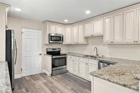 Villa ou maison à vendre à Saint Petersburg, Floride: 2 chambres, 73.86 m2 № 2396012 - photo 9