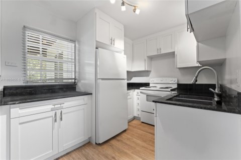 Propiedad comercial en venta en Miami, Florida № 1959597 - foto 8