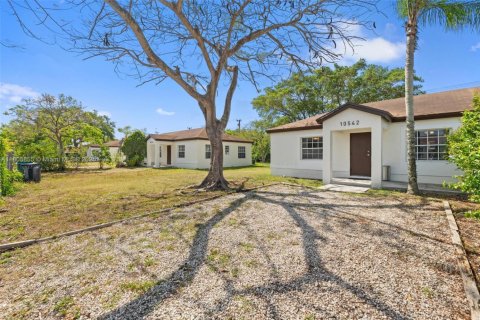 Propiedad comercial en venta en Miami, Florida № 1959597 - foto 1