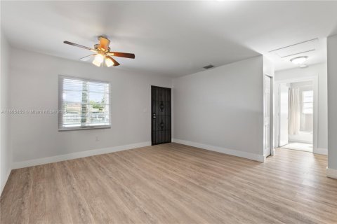 Propiedad comercial en venta en Miami, Florida № 1959597 - foto 7