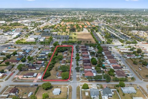 Propiedad comercial en venta en Miami, Florida № 1959597 - foto 20