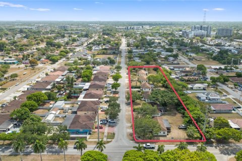 Propiedad comercial en venta en Miami, Florida № 1959597 - foto 17