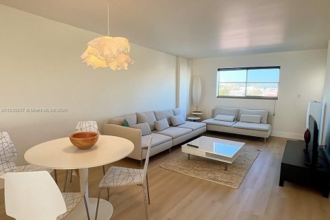 Copropriété à vendre à Miami Beach, Floride: 1 chambre, 72 m2 № 1937050 - photo 1