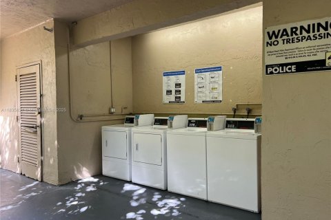 Copropriété à vendre à Miami Beach, Floride: 1 chambre, 72 m2 № 1937050 - photo 14