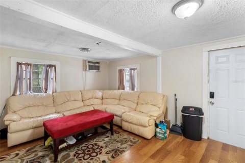 House in DeLand, Florida 5 bedrooms, 133.22 sq.m. № 1625790 - photo 20