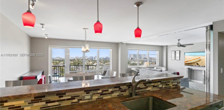Condominio en Fort Lauderdale, Florida, 2 dormitorios  № 1991090