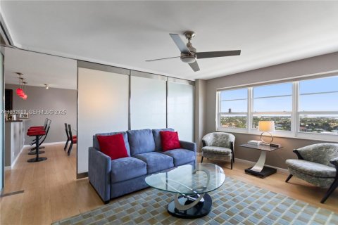 Condominio en alquiler en Fort Lauderdale, Florida, 2 dormitorios, 113.15 m2 № 1991090 - foto 19