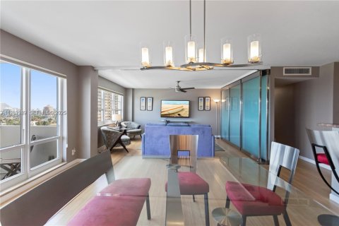 Condominio en alquiler en Fort Lauderdale, Florida, 2 dormitorios, 113.15 m2 № 1991090 - foto 24