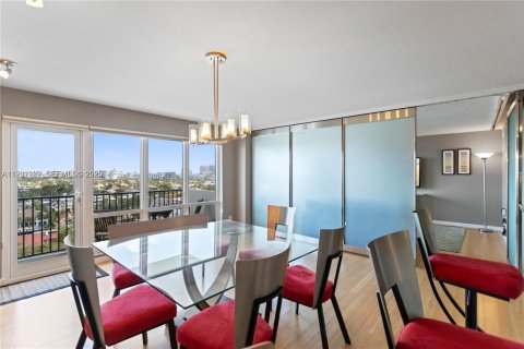 Condominio en alquiler en Fort Lauderdale, Florida, 2 dormitorios, 113.15 m2 № 1991090 - foto 21