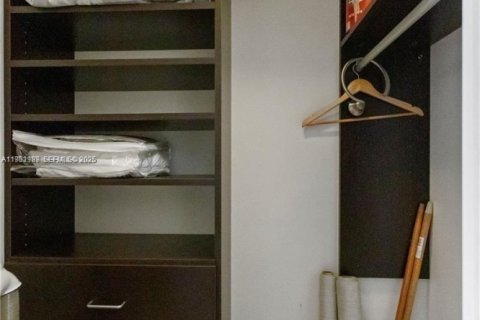 Condominio en alquiler en Fort Lauderdale, Florida, 2 dormitorios, 113.15 m2 № 1991090 - foto 11