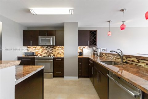 Condominio en alquiler en Fort Lauderdale, Florida, 2 dormitorios, 113.15 m2 № 1991090 - foto 13