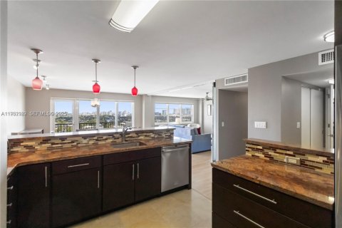 Condominio en alquiler en Fort Lauderdale, Florida, 2 dormitorios, 113.15 m2 № 1991090 - foto 14