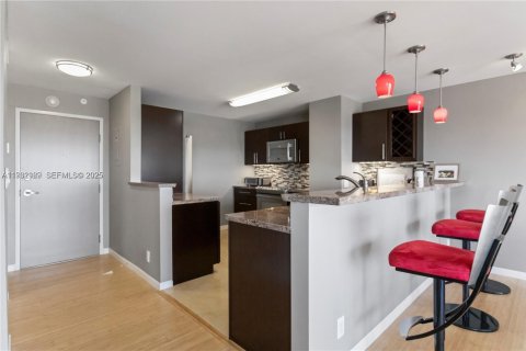 Condominio en alquiler en Fort Lauderdale, Florida, 2 dormitorios, 113.15 m2 № 1991090 - foto 17