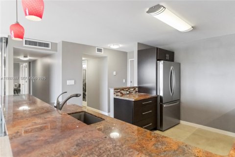 Condominio en alquiler en Fort Lauderdale, Florida, 2 dormitorios, 113.15 m2 № 1991090 - foto 16