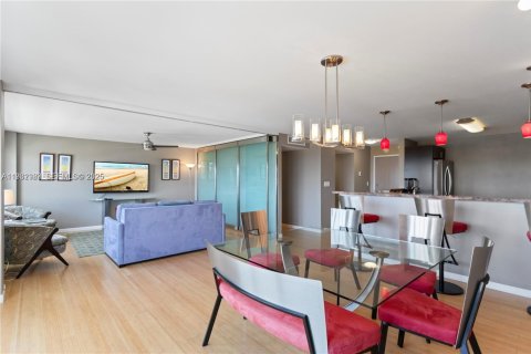 Condominio en alquiler en Fort Lauderdale, Florida, 2 dormitorios, 113.15 m2 № 1991090 - foto 28