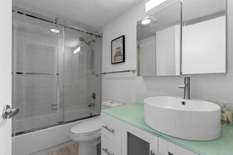 Condo in Boca Raton, Florida, 2 bedrooms  № 2393195 - photo 15
