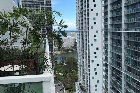 Condominio en alquiler en Miami, Florida, 1 dormitorio, 98.1 m2 № 2339857 - foto 2