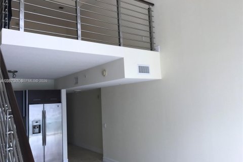 Condominio en alquiler en Miami, Florida, 1 dormitorio, 98.1 m2 № 2339857 - foto 4