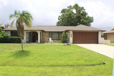 Casa en Port St. Lucie, Florida 3 dormitorios, 141.77 m2 № 2084503