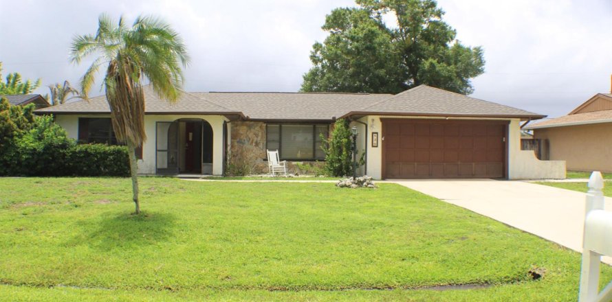 Casa en Port St. Lucie, Florida 3 dormitorios, 141.77 m2 № 2084503