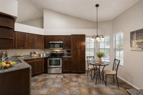Casa en venta en Tampa, Florida, 4 dormitorios, 151.8 m2 № 2232025 - foto 12