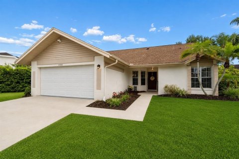 Casa en venta en Tampa, Florida, 4 dormitorios, 151.8 m2 № 2232025 - foto 2