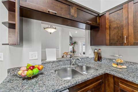 Casa en venta en Tampa, Florida, 4 dormitorios, 151.8 m2 № 2232025 - foto 16