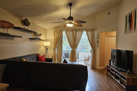 House in Tamarac, Florida 3 bedrooms, 160.16 sq.m. № 1863641 - photo 14