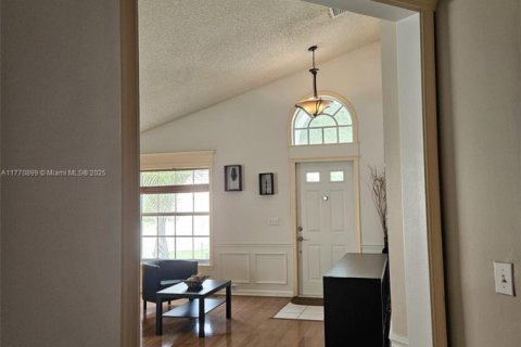 House in Tamarac, Florida 3 bedrooms, 160.16 sq.m. № 1863641 - photo 4